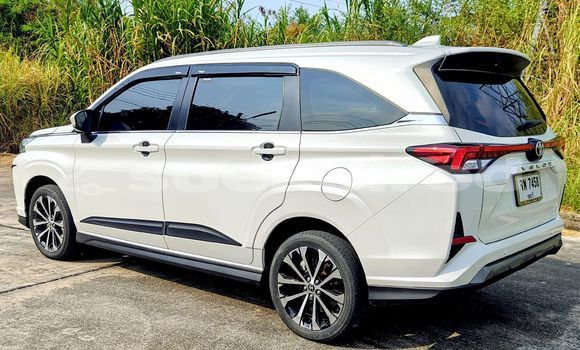 Buy Used Toyota Venza White Car in Chonburi in Chonburi Buy Used Toyota Venza White Car in Chonburi in Chonburi