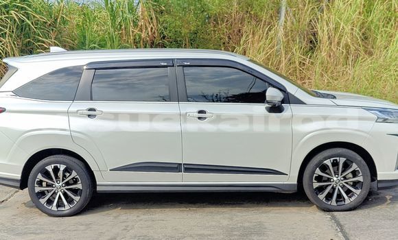 Buy Used Toyota Venza White Car in Chonburi in Chonburi Buy Used Toyota Venza White Car in Chonburi in Chonburi