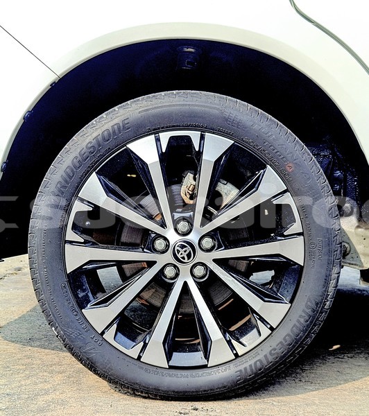 Big with watermark toyota venza chonburi chonburi 77888