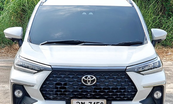 Buy Used Toyota Venza White Car in Chonburi in Chonburi Buy Used Toyota Venza White Car in Chonburi in Chonburi