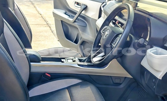Buy Used Toyota Venza White Car in Chonburi in Chonburi Buy Used Toyota Venza White Car in Chonburi in Chonburi