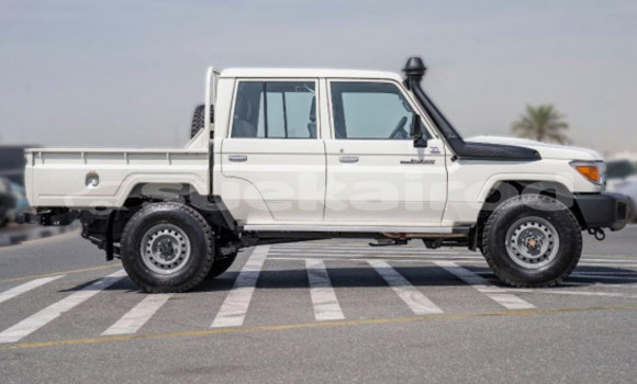 Buy Used Toyota Land Cruiser White Car in Bangkok in Bangkok Buy Used Toyota Land Cruiser White Car in Bangkok in Bangkok