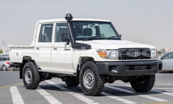 Buy Used Toyota Land Cruiser White Car in Bangkok in Bangkok Buy Used Toyota Land Cruiser White Car in Bangkok in Bangkok