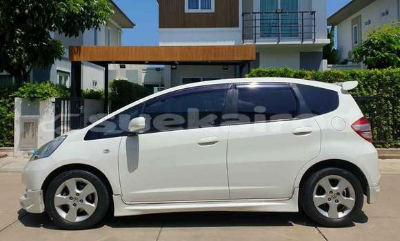 Buy Used Honda Fit White Car in Bangkok in Bangkok Buy Used Honda Fit White Car in Bangkok in Bangkok