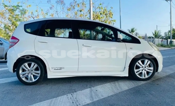 Buy Used Honda Jazz White Car in Chachoengsao in Chachoengsao Buy Used Honda Jazz White Car in Chachoengsao in Chachoengsao