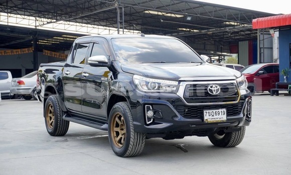 Buy Used Toyota Hiluxe Revo Black Car in Pathum Thani in Pathum Thani Buy Used Toyota Hiluxe Revo Black Car in Pathum Thani in Pathum Thani