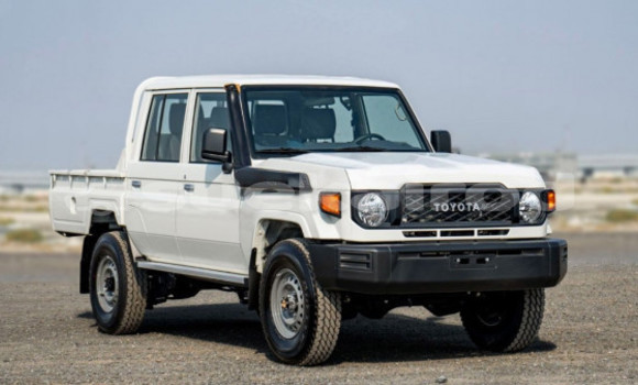 Buy Used Toyota Land Cruiser White Car in Bangkok in Bangkok Buy Used Toyota Land Cruiser White Car in Bangkok in Bangkok