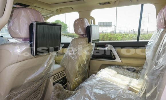 Buy Used Toyota Land Cruiser White Car in Bangkok in Bangkok Buy Used Toyota Land Cruiser White Car in Bangkok in Bangkok