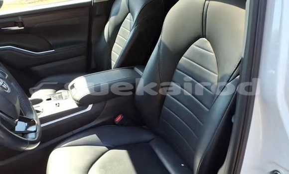 Buy Used Toyota Highlander White Car in Bangkok in Bangkok Buy Used Toyota Highlander White Car in Bangkok in Bangkok