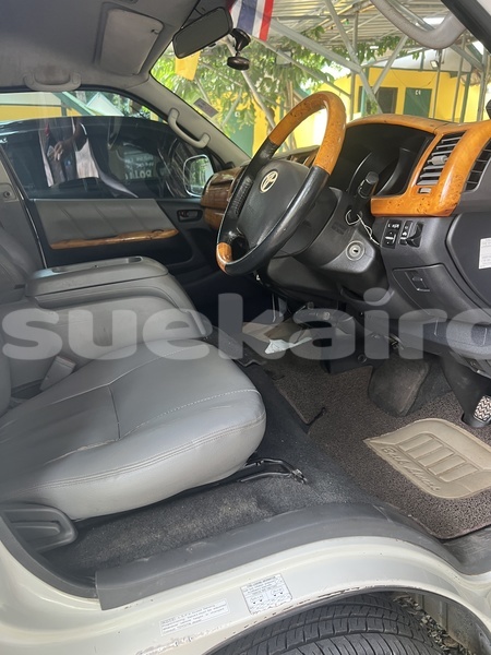 Big with watermark toyota hiace trat trat 78080