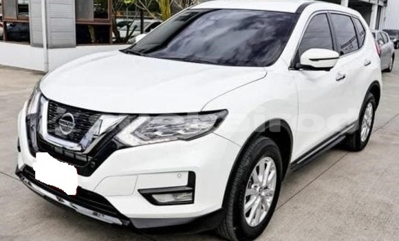 Buy Used Nissan X-Trail White Car in Bangkok in Bangkok