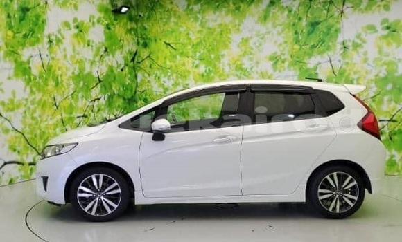 Buy Used Honda Fit White Car in Bangkok in Bangkok Buy Used Honda Fit White Car in Bangkok in Bangkok