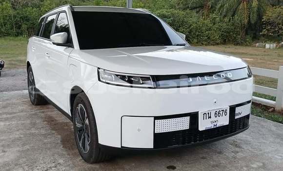 Buy Used Daewoo Evanda White Car in Bangkok in Bangkok