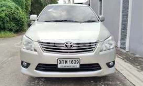 ซื้อ รถมือสอง Toyota Innova อื่น ๆ รถยนต์ ใน %{เมือง} ใน กรุงเทพมหานคร