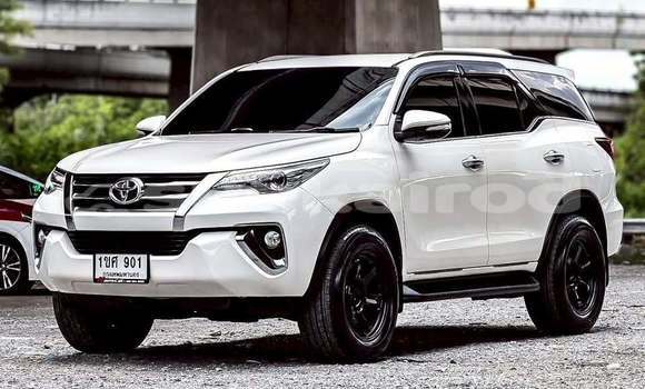 ซื้อ รถมือสอง Toyota Fortuner ขาว รถยนต์ ใน %{เมือง} ใน กรุงเทพมหานคร