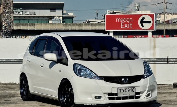 Buy Used Honda Jazz White Car in Nonthaburi in Nonthaburi