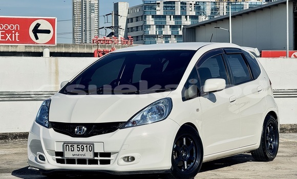 Buy Used Honda Jazz White Car in Nonthaburi in Nonthaburi Buy Used Honda Jazz White Car in Nonthaburi in Nonthaburi