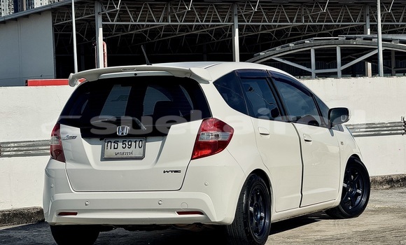 Buy Used Honda Jazz White Car in Nonthaburi in Nonthaburi Buy Used Honda Jazz White Car in Nonthaburi in Nonthaburi