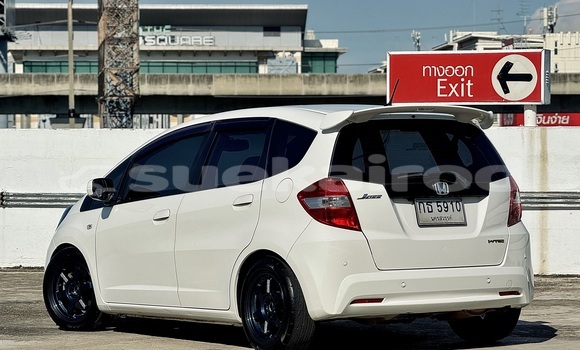Buy Used Honda Jazz White Car in Nonthaburi in Nonthaburi Buy Used Honda Jazz White Car in Nonthaburi in Nonthaburi