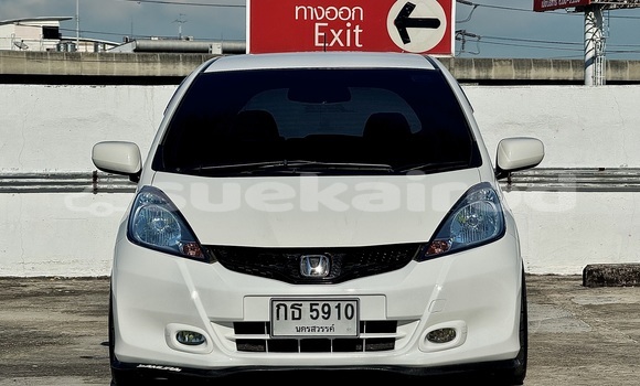 Buy Used Honda Jazz White Car in Nonthaburi in Nonthaburi Buy Used Honda Jazz White Car in Nonthaburi in Nonthaburi