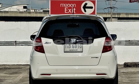 Buy Used Honda Jazz White Car in Nonthaburi in Nonthaburi Buy Used Honda Jazz White Car in Nonthaburi in Nonthaburi