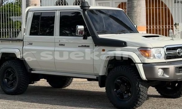 Buy Used Toyota Land Cruiser White Car in Bangkok in Bangkok