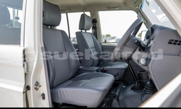 Buy Used Toyota Land Cruiser White Car in Bangkok in Bangkok Buy Used Toyota Land Cruiser White Car in Bangkok in Bangkok