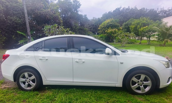 Buy Used Chevrolet Cruze White Car in Phuket in Phuket