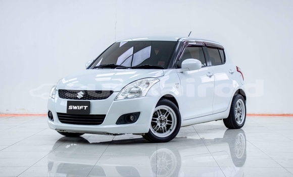 ซื้อ รถมือสอง Suzuki Swift ขาว รถยนต์ ใน %{เมือง} ใน กรุงเทพมหานคร