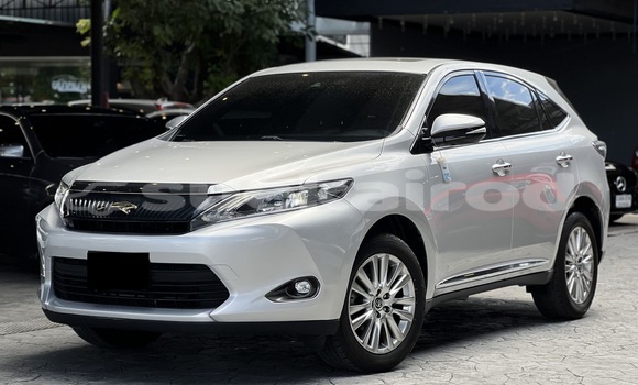 Buy Used Toyota Harrier White Car in Bangkok in Bangkok