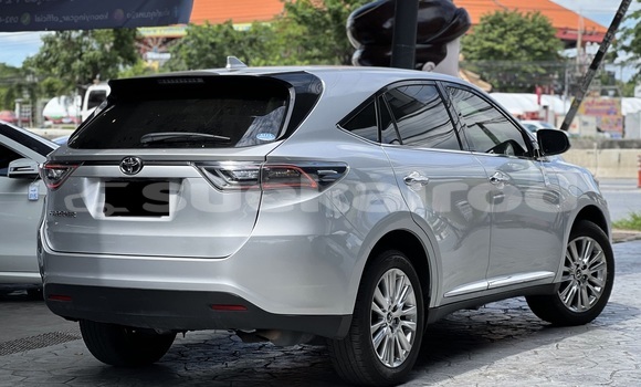 Buy Used Toyota Harrier White Car in Bangkok in Bangkok Buy Used Toyota Harrier White Car in Bangkok in Bangkok