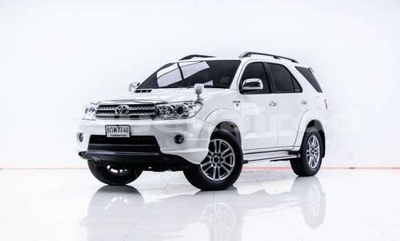 Buy Used Toyota Fortuner White Car in Bangkok in Bangkok