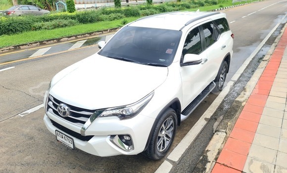 Buy Used Toyota Fortuner White Car in Bangkok in Bangkok