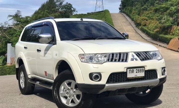 Buy Used Mitsubishi Pajero White Car in Bangkok in Bangkok