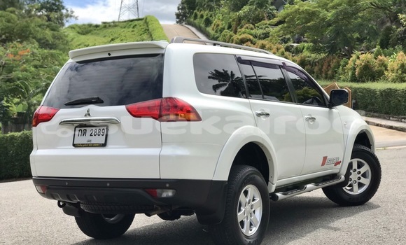 ซื้อ รถมือสอง Mitsubishi Pajero ขาว รถยนต์ ใน %{เมือง} ใน กรุงเทพมหานคร ซื้อ รถมือสอง Mitsubishi Pajero ขาว รถยนต์ ใน %{เมือง} ใน กรุงเทพมหานคร