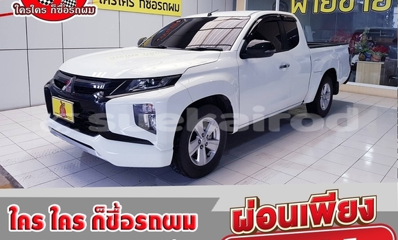 Buy Used Mitsubishi Triton White Car in Bangkok in Bangkok