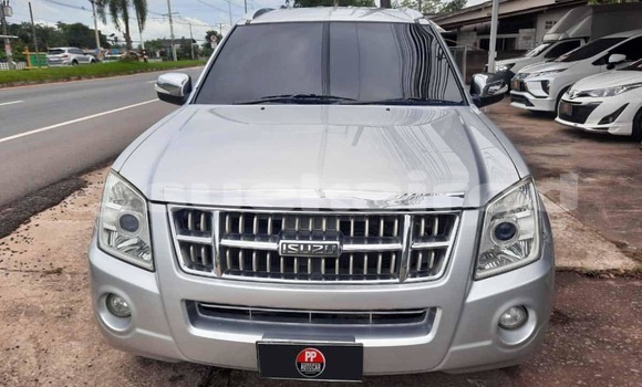 Buy Used Isuzu MU-7 Silver Car in Songkhla in Songkhla
