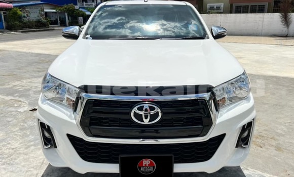 ซื้อ รถมือสอง Toyota Hiluxe Revo ขาว รถยนต์ ใน %{เมือง} ใน สงขลา