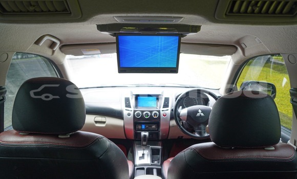 Buy Used Mitsubishi Pajero Sport White Car in Bangkok in Bangkok Buy Used Mitsubishi Pajero Sport White Car in Bangkok in Bangkok