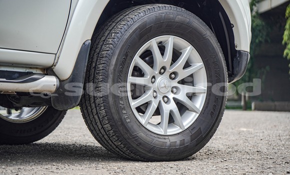 Buy Used Mitsubishi Pajero Sport White Car in Bangkok in Bangkok Buy Used Mitsubishi Pajero Sport White Car in Bangkok in Bangkok