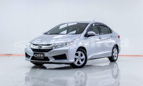 Buy Used Toyota Yaris White Car in Bangkok in Bangkok