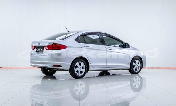 Buy Used Toyota Yaris White Car in Bangkok in Bangkok Buy Used Toyota Yaris White Car in Bangkok in Bangkok