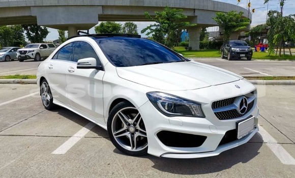 ซื้อ รถมือสอง Mercedes-Benz CLA-klasse AMG ขาว รถยนต์ ใน %{เมือง} ใน กรุงเทพมหานคร