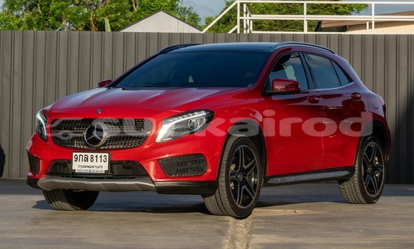 ซื้อ รถมือสอง Mercedes-Benz GLA-klasse สีแดง รถยนต์ ใน %{เมือง} ใน กรุงเทพมหานคร