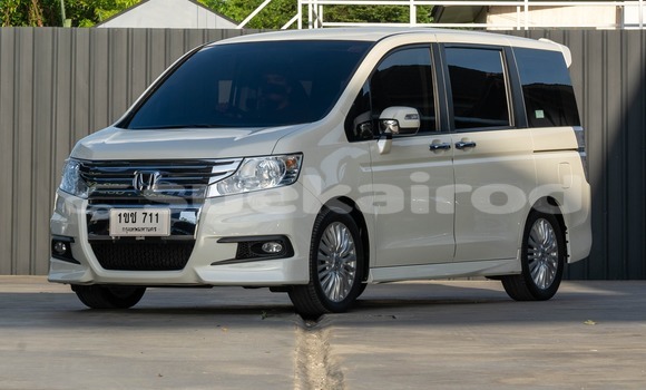 Buy Used Honda Stepwgn White Car in Bangkok in Bangkok