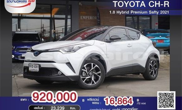 ซื้อ รถมือสอง Toyota C-HR ขาว รถยนต์ ใน %{เมือง} ใน กรุงเทพมหานคร