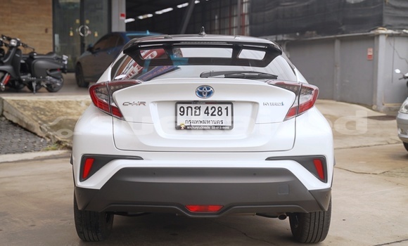 Buy Used Toyota C-HR White Car in Bangkok in Bangkok Buy Used Toyota C-HR White Car in Bangkok in Bangkok