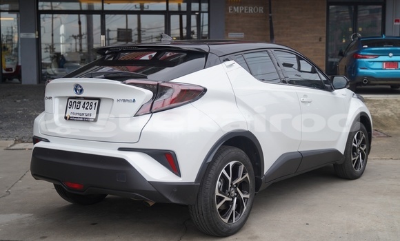 Buy Used Toyota C-HR White Car in Bangkok in Bangkok Buy Used Toyota C-HR White Car in Bangkok in Bangkok