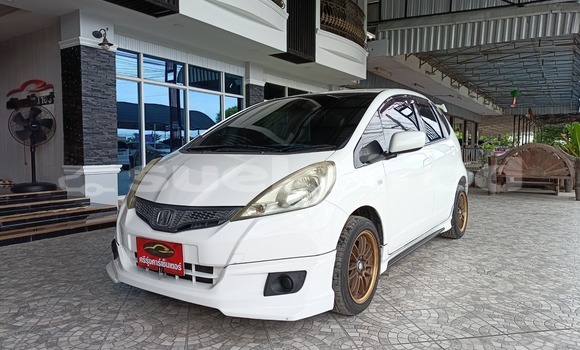 Buy Used Honda Jazz White Car in Yasothon in Yasothon