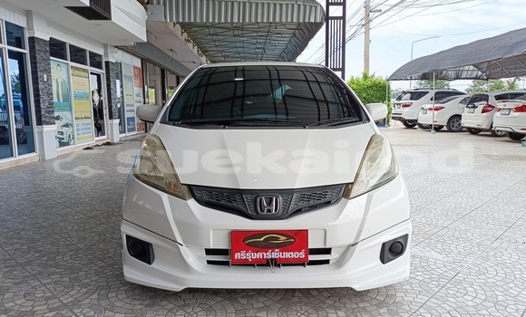 Buy Used Honda Jazz White Car in Yasothon in Yasothon Buy Used Honda Jazz White Car in Yasothon in Yasothon